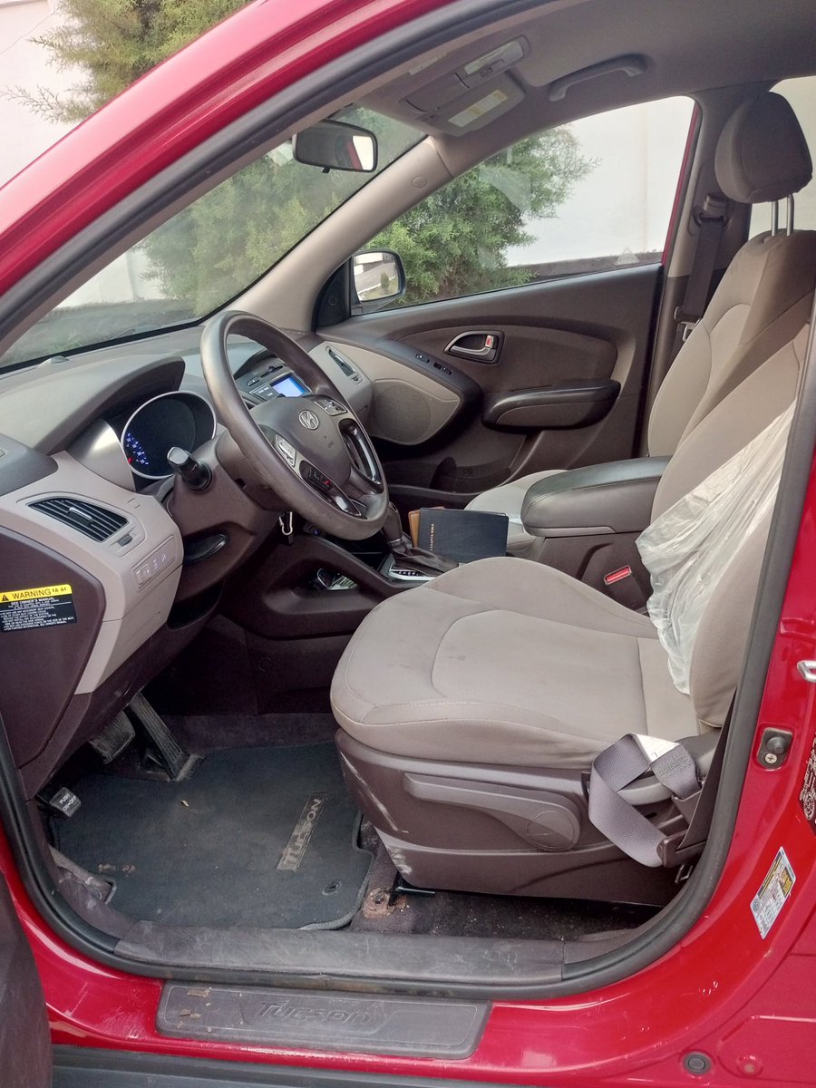 occkin's tweet photo. 🚗 À VENDRE – HYUNDAI TUCSON 🚗
✅ Année : 2015
✅ Prix : 14.000$ 
✅ Transmission : Automatique
✅ Volant gauche 
✅ Traction intégrale (AWD)
✅ Moteur : 4 cylindres
✅ Carburant : Essence 
✅ Kilométrage : 35849
📞 Pour plus d'informations ou pour une visite :
082 995 1769 https://t.co/kQA6bunjdh