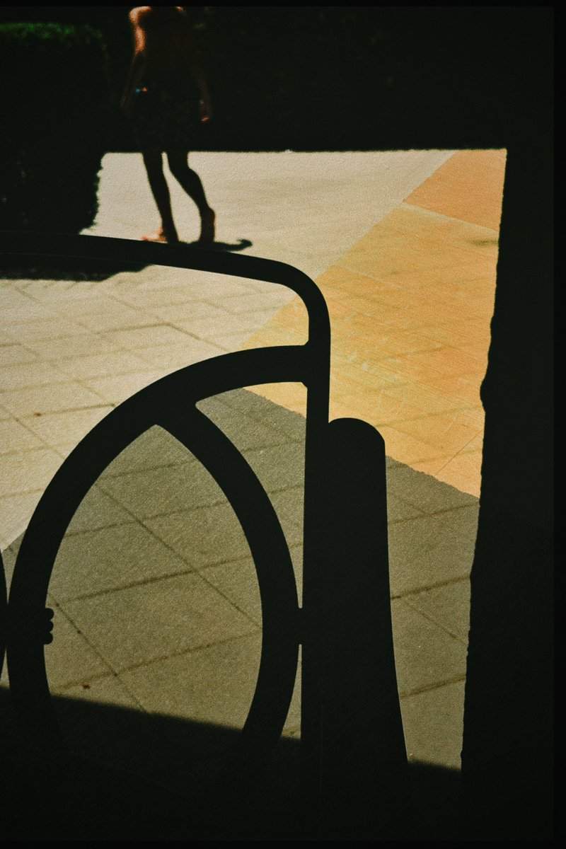 sen_azyangs's tweet photo. Too hot to think, too bored to care… Trapped in summer heat 
.
.
#endlesssummer 
#iphonephotography
#streetphotography 
#photogallery 
#photography 
@streetphotofdn 
@street__hub 
@street_classics 
@StreetPhotoInt https://t.co/q1DR47T1YY