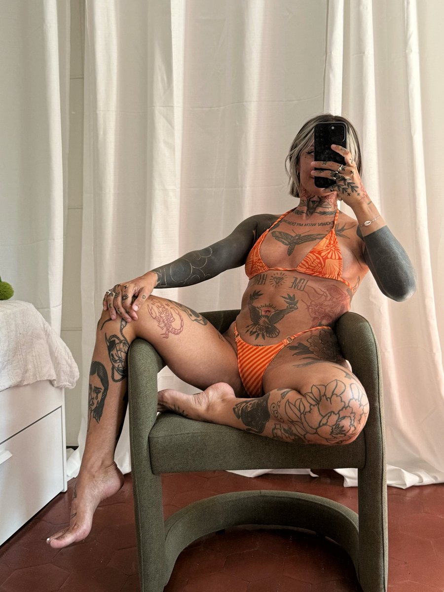 didyoukillbill's tweet photo. Encore un maillot de bain trop petit pour moi https://t.co/d9cERNqfNl