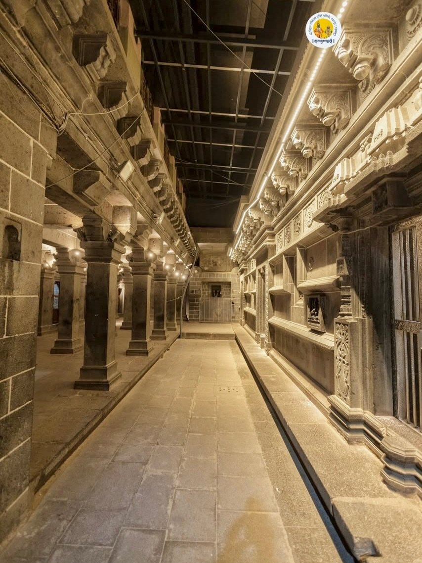 Vitthal_Rukmini's tweet photo. आषाढी वारी सोहळा २०२६ निमित्त श्री विठ्ठल रुक्मिणी मंदिर गाभारा मंदिर परिसरात आकर्षक विद्युत रोषणाई करण्यात आली आहे (श्री विठ्ठल-रुक्मिणी मंदिर मूळ स्वरूप पंढरपूर)
#आषाढी_वारी #वारी #ashadhiwari2026 #पंढरपूर https://t.co/qC4gNoJtgF