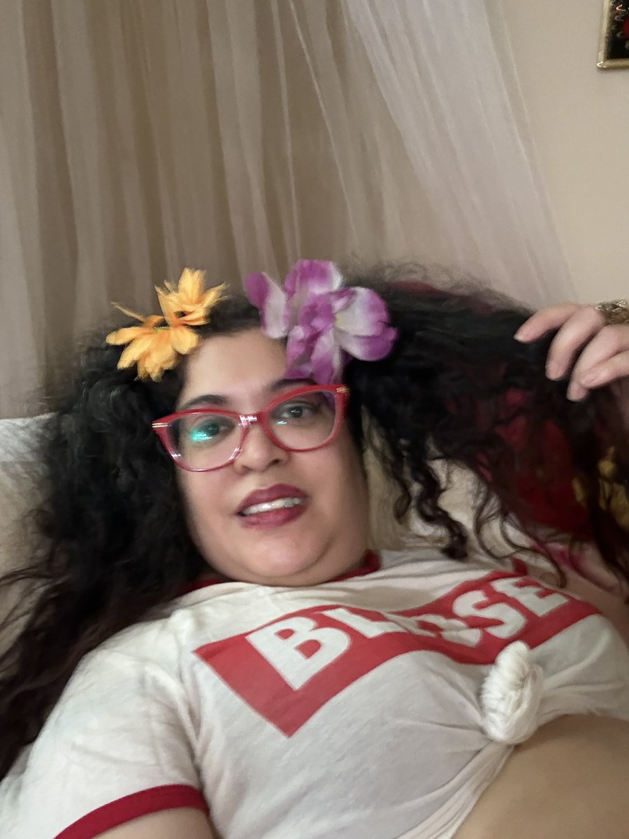 Arelisleader's tweet photo. New pair of red eyeglasses https://t.co/r0fUzY7aqO