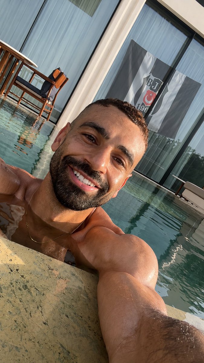 bjkolikk3's tweet photo. OHA AYRINTIYI FARKEDENLER ? #Salah https://t.co/ECPn3efPnY