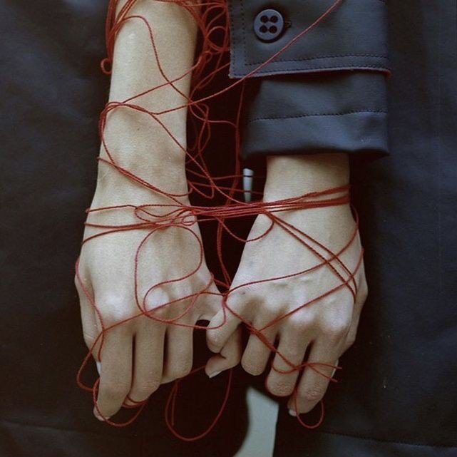 readinsilence's tweet photo. A Chinese proverb says an invisible red thread connects those destined to meet, despite the time, the place, despite the circumstances. The thread can be tightened or tangled, but never be broken. https://t.co/IRpqOi8pH1