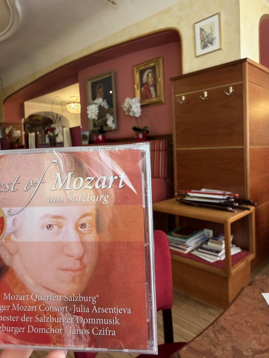 RR_099x's tweet photo. Mozart-Wohnhaus, Salzburg 🤎🕯️ https://t.co/OAmXIljfer