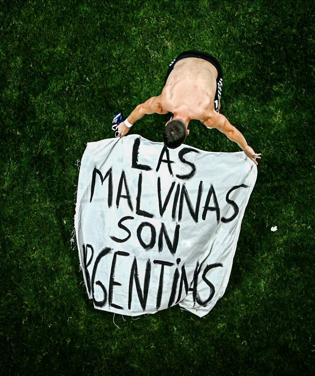 fairyofyuji's tweet photo. "Los argentinos se creen europeos"

Los argentinos con los europeos: https://t.co/Eaw0QKEVgD