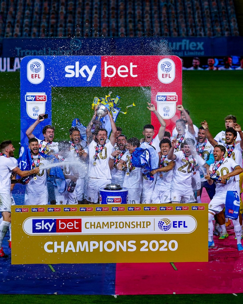 LUFC's tweet photo. ⏮️ 𝗛𝗶𝘀𝘁𝗼𝗿𝘆, 𝟭𝟲 𝘆𝗲𝗮𝗿𝘀 𝗶𝗻 𝘁𝗵𝗲 𝗺𝗮𝗸𝗶𝗻𝗴
#OTD in 2020, Leeds lifted the Championship league title following a 4-0 win over Charlton Athletic in the final match of the season https://t.co/S7dngBZIon
