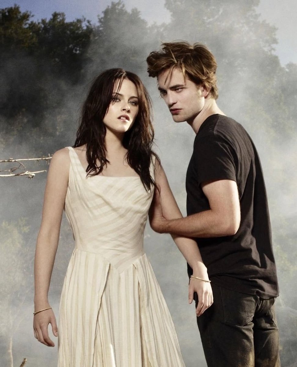 castcredits's tweet photo. promotional shoot for ‘Twilight’ (2008) https://t.co/F0vHrDkGVJ