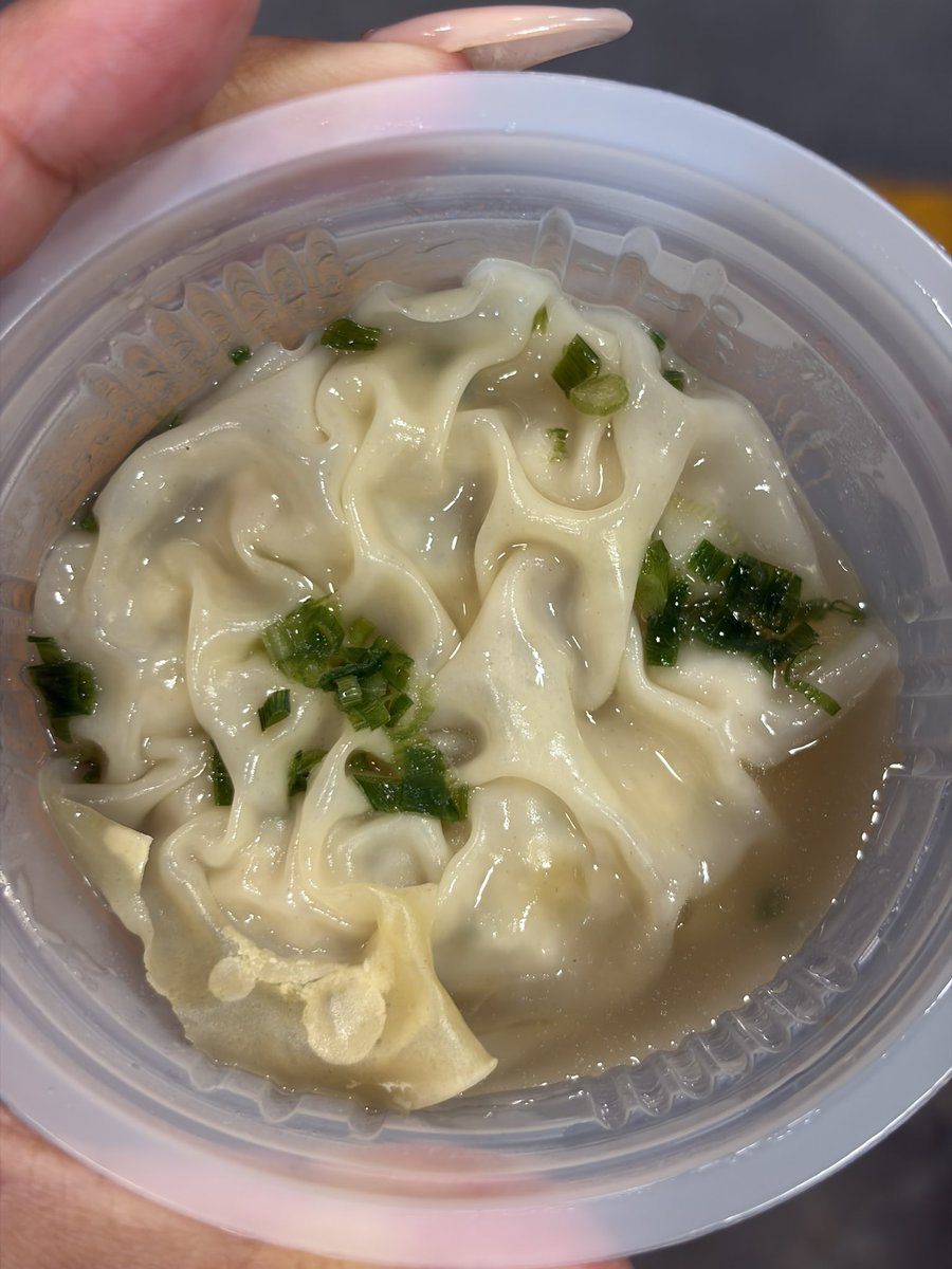 hbker07's tweet photo. เอ้า เดินเข้าเซเว��นไป น้องพนักงานบอกพี่ อันนี้มาใหม่ กุจัดเลย งงมาก อร่อยยยยยยย ซุปหอมๆกำลังดีเลย เข้มข้นมาก https://t.co/W7AIEXWRwb