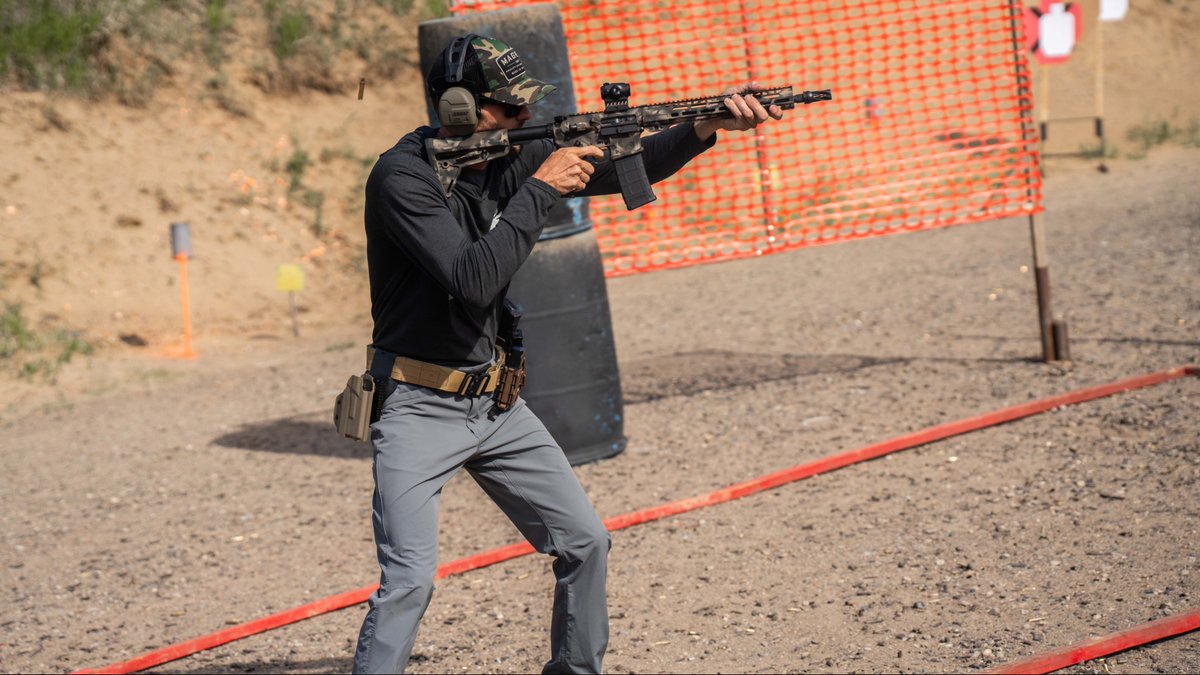 cyeleeopticsinc's tweet photo. Most people know us for our budget-friendly pistol optics, but the T10X Pro rifle red dot holds its own. Up to 50,000 hours of battery, a 2 MOA dot with a 30 MOA circle, daytime and NV settings, shake awake, and more.

https://t.co/ldVq2uuKkl https://t.co/EBt5vCBcei