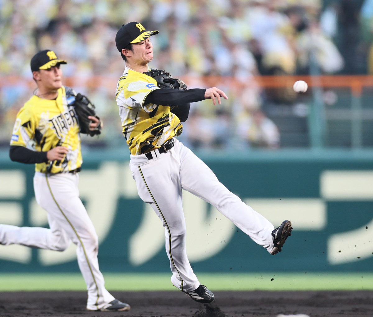 dailytigers2026's tweet photo. 藤川監督が「総力戦」と表現した一戦を勝ち切って５カード連続勝ち越しに成功。単独首位に浮上です🔥
#藤川球児
#中野拓夢
#阪神タイガース
#デイリースポーツ https://t.co/b9IgbPoKyl