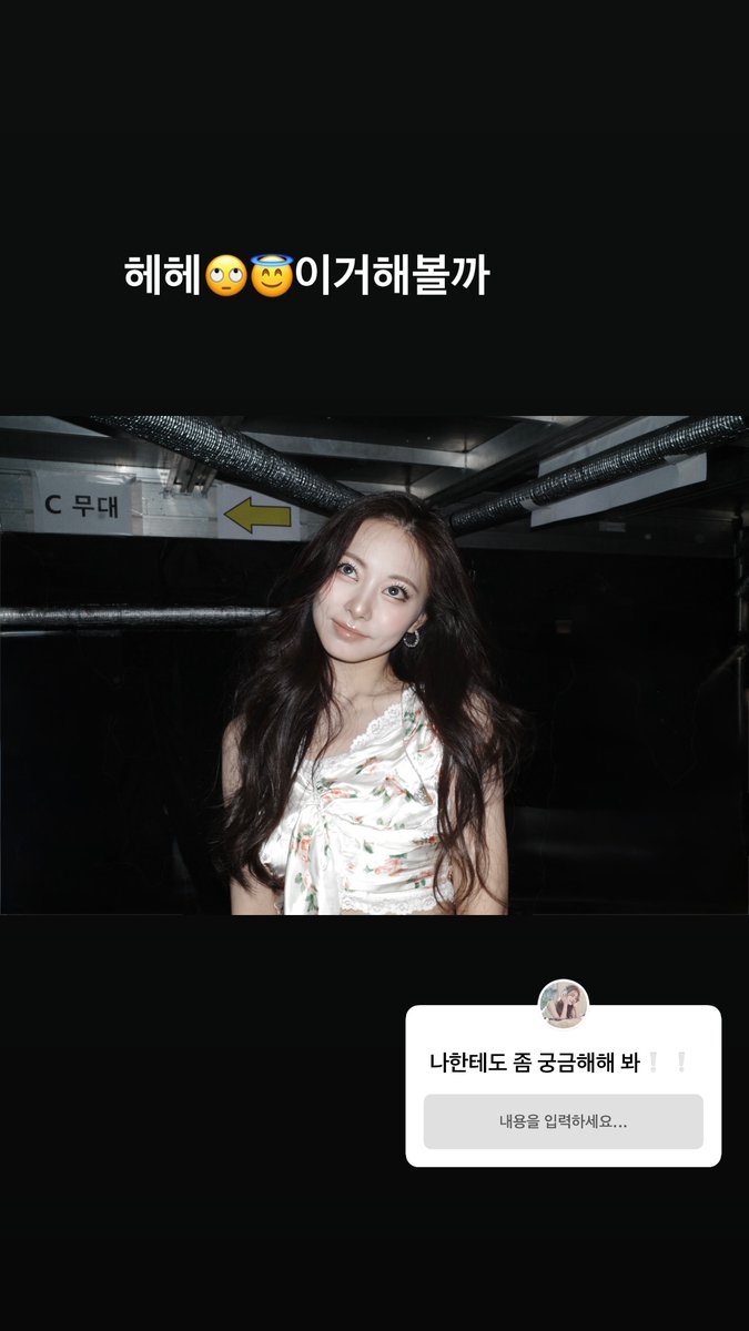 godmitzu's tweet photo. Nayeon is upset she asked Tzuyu a question on Instagram but she didn't answer hers 😭😭 https://t.co/UPRenhBSSg