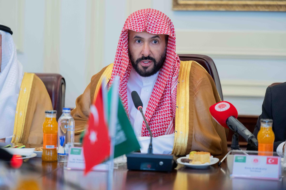 MojKsa's tweet photo. التقى معالي وزير العدل الدكتور وليد بن محمد الصمعاني، معالي وزير العدل في جمهورية تركيا السيد أكين غورليك، وبحثا سبل تعزيز التعاون العدلي والقانوني بين البلدين، وتفعيل مجالات مذكرة التفاهم الموقعة بين وزارتي العدل، بما يدعم تبادل الخبرات وتطوير مجالات العمل ذات الاهتمام المشترك. https://t.co/Kiua5s5Qn8