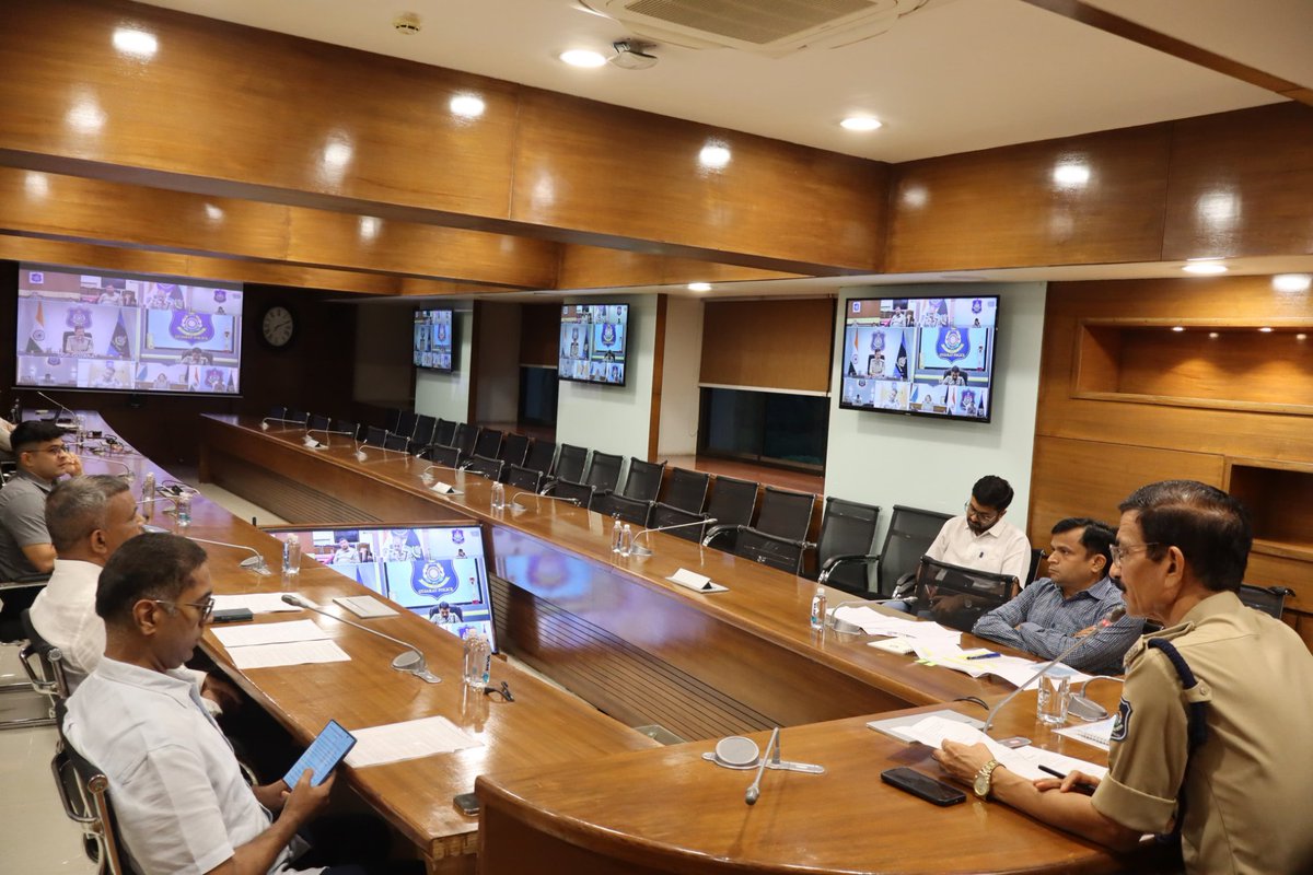 dgpgujarat's tweet photo. Chaired a meeting at Gandhinagar, with all CPs and SPs to review the law &amp; order situation and the police response to the recent heavy rainfall across North and South Gujarat. Gujarat Police remains committed to ensuring the safety and service of every citizen. https://t.co/zg130cA69V