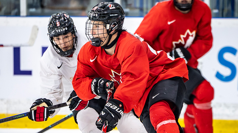 HockeyCanada's tweet photo. 2⃣7⃣ players have been invited to training camp ahead of the #HlinkaGretzkyCup. 🇨🇦

2⃣7⃣ joueurs ont été invités au camp d’entraînement en vue de la #CoupeHlinkaGretzky. 🇨🇦

ROSTER: https://t.co/auySzDDBhv
FORMATION : https://t.co/WqmeRWDkQl https://t.co/5yjygXysaa