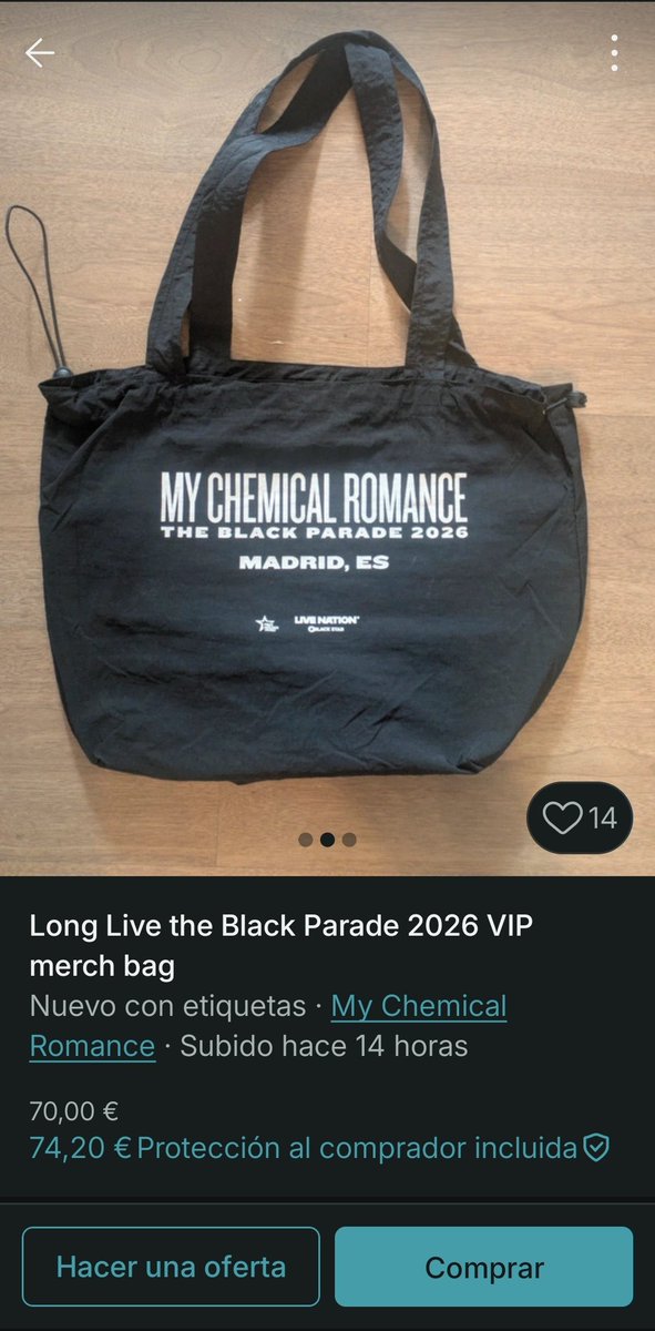 champupararatas's tweet photo. ya está la gente vendiendo el merch al triple de lo que les costó e incluso cosas que les salieron gratis es que no os merecéis pisar un concierto en lo que os queda de vida https://t.co/eCAGjQvpHT
