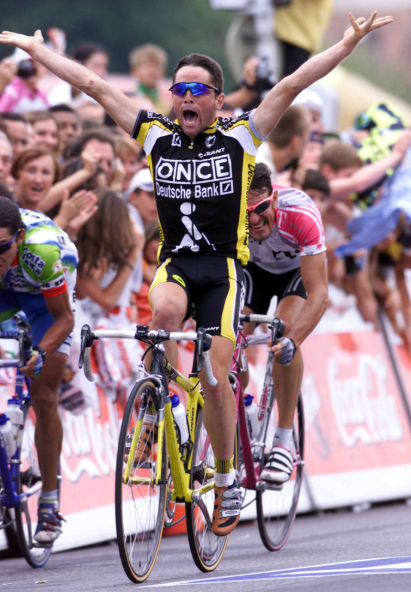 PedalVintage's tweet photo. Hoy cumple años un corredor de culto. Fue al Tour, le dijeron a ver si te traes algo y se llevó a casa dos etapas y una vaca. David y baja estatura siempre fue sinónimo de sabiduría, saber sacarle partido a los zorros y no achantarse ante los comentarios de los trolls. https://t.co/bgVRHyPHEt