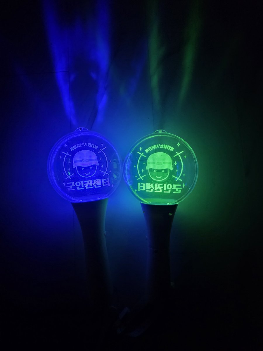 ip_pul93952's tweet photo. 대통령님의 반박 글이 게시된 이후 며칠 사이, 저는 이른바 '사이버 렉카'로 불리는 이들에 의해 얼굴 사진과 실명 등 개인 신상이 노출되는 일을 겪었습니다. 정청래 후보님을 지지한다는 이유로 '이중당적자', '신천지'라는 근거 없는 낙인이 찍혔고, 신변에 위협을 느낄 만한 언사도 이어지고 있습니다.

며칠간의 공격만으로도 저는 스트레스성 알레르기 증상을 겪었고 정신적으로 큰 충격을 받았습니다. 대통령님께서는 내란수괴 윤석열과 2년 넘는 시간 동안 핍박을 견디며 싸워오셨다는 사실을 떠올리면, 그 시간이 얼마나 힘드셨을지 짐작이 갑니다.

돌이켜보면, 2024년 12월 3일 국회의사당에서 총을 든 계엄군과 마주했던 그 순간보다도, 지금 익명의 개인들로부터 받는 조롱과 신변 위협성 글들이 저에게는 더 큰 공포로 다가오고 있습니다.

이런 근거 없는 낙인과 선동이 더는 반복되지 않기를, 그리고 대통령님께서 지켜오신 검찰개혁의 뜻만은 끝까지 흔들림 없이 완수되기를 바랍니다.