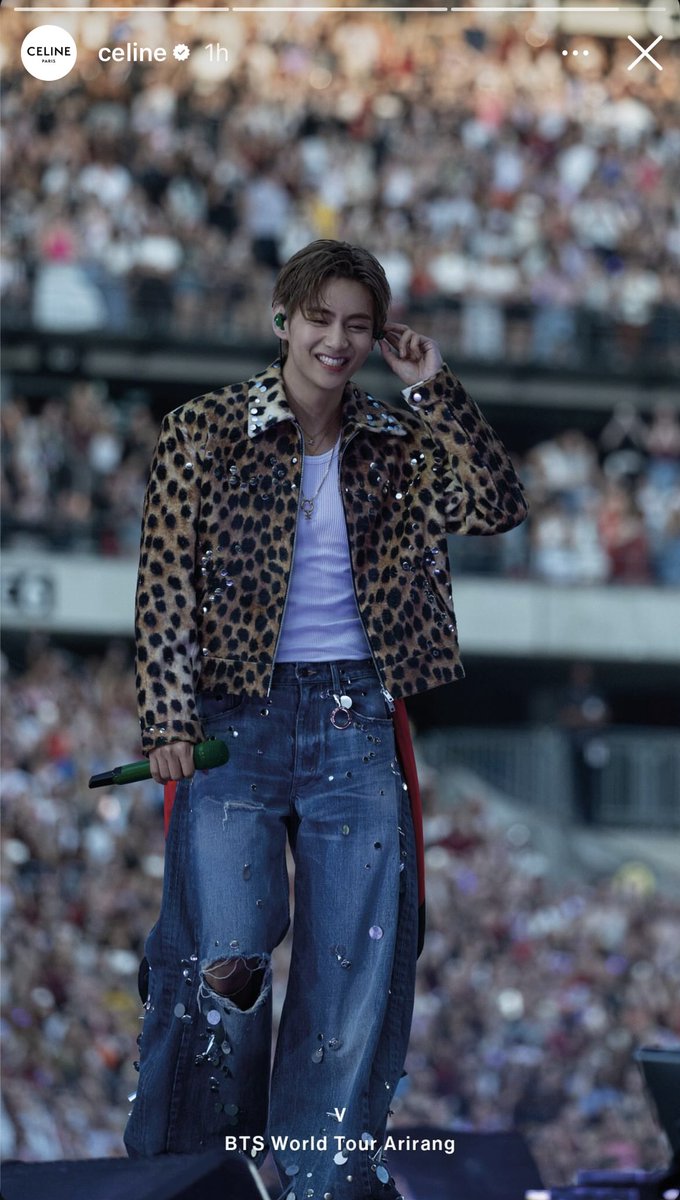 BTSV_TH's tweet photo. แทฮยองจาก Instagram Story ของ Celine 

ลุคใหม่ล่าสุดจากคอนเสิร์ต BTS WORLD TOUR ‘ARIRANG’ ณ กรุงปารีส ซึ่งได้รับการออกแบบและตัดเย็บแบบ Custom Made เพื่อเขาโดยเฉพาะในฐานะ Global Brand Ambassador ของแบรนด์

TAEHYUNG FOR CELINE 
V FOR CELINE
#TAEHYUNGxCELINE 
#VxCELINE https://t.co/g9TB28daWJ