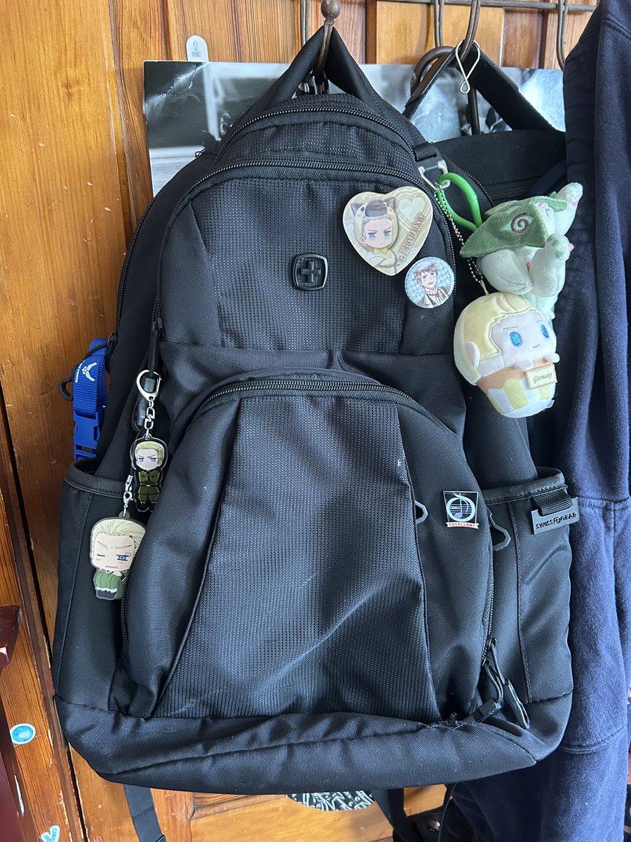 jadoitsu's tweet photo. bookbag for jr year 😳 https://t.co/jUp896cw1g