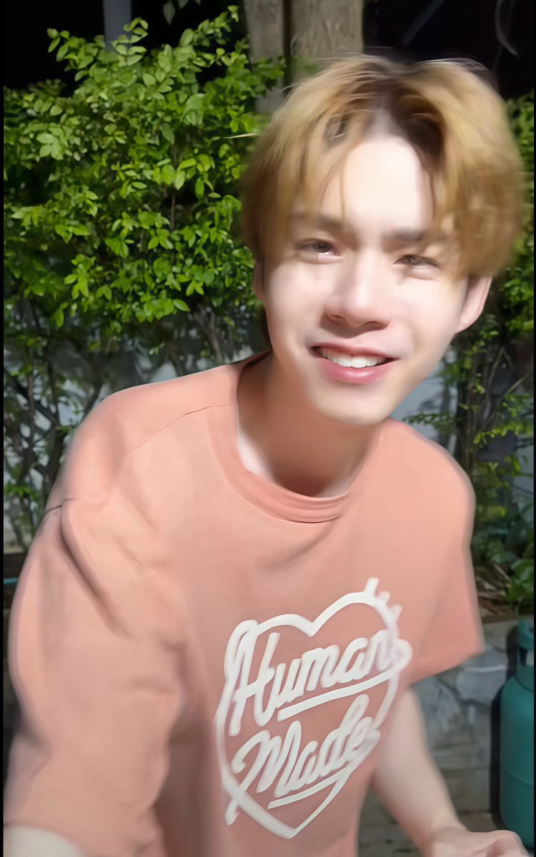 Emi5dn's tweet photo. Juju’s face goes from happy to annoying in a split second 😂 #jj_rcp https://t.co/zKH9RDroQU