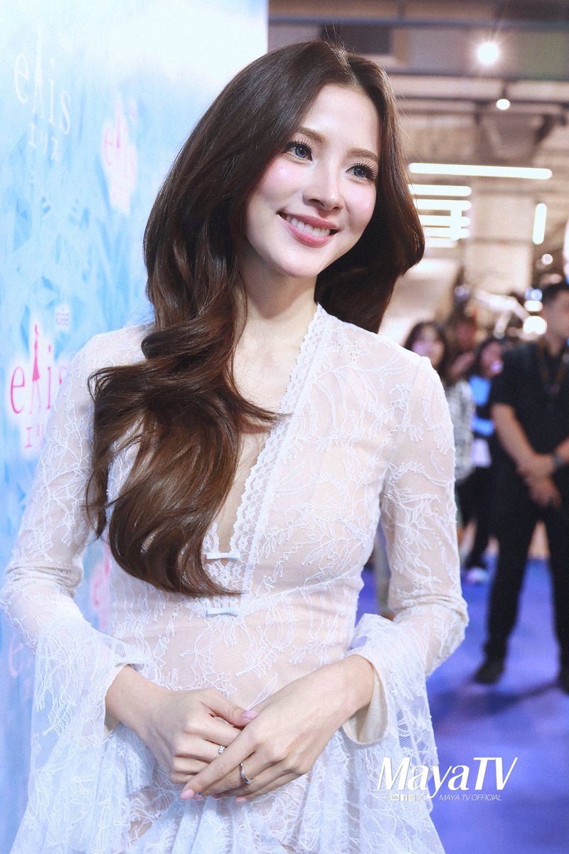 mayaonline2002's tweet photo. สวยสะกดใจ! ใบเฟิร์น พิมพ์ชนก #baifernbah ขึ้นแท่นพรีเซ็นเตอร์คนล่าสุดของ elis (เอลิส) เปิดประสบการณ์ความเย็นสดชื่นกับ "elis Freeze Cool" ในงาน "elis Freeze Cool..FREEZE THE MOMENT เริ่ดเกินต้าน"

Interview📽🔗https://t.co/N3h57wwONH

พร้อมให้สัมภาษณ์บรรยากาศสุดน่ารักในงาน #NYเขยนอร์เวย์สะใภ้ขอนแก่น เม้าท์แฟ่ดออกสเต็ปแดนซ์เอนเตอร์เทนเพื่อนๆ จนปวดตัว! เผยยังโสดแบบมีความสุข  

#elisThailand #FreezeTheMomentเริ่ดเกินต้าน #เอลิสฟรีซคลู #ใบเฟิร์นพิมพ์ชนก