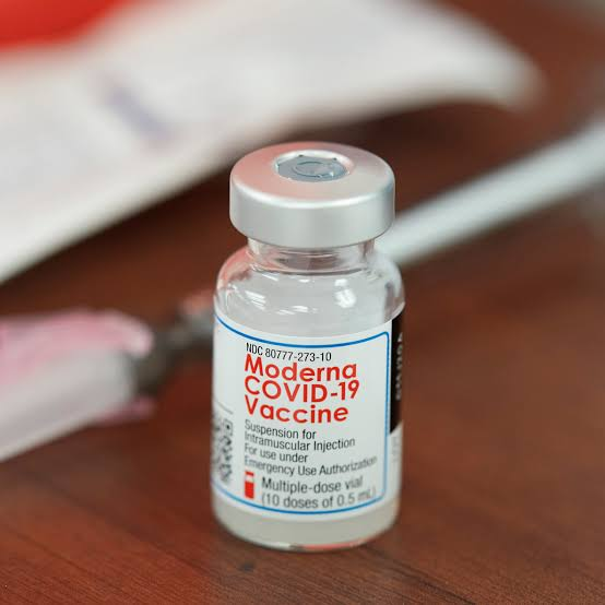 GeneralJoeM17's tweet photo. Operation Warp Speed was a program to replace deadly flu vaccine vials with saline ones. As many as they could before he left office &amp; the Biden team came in to manage the pandemic with as much death as they could

THAT'S why Trump says they saved many lives

Get it now? https://t.co/n7ADY7fcQl