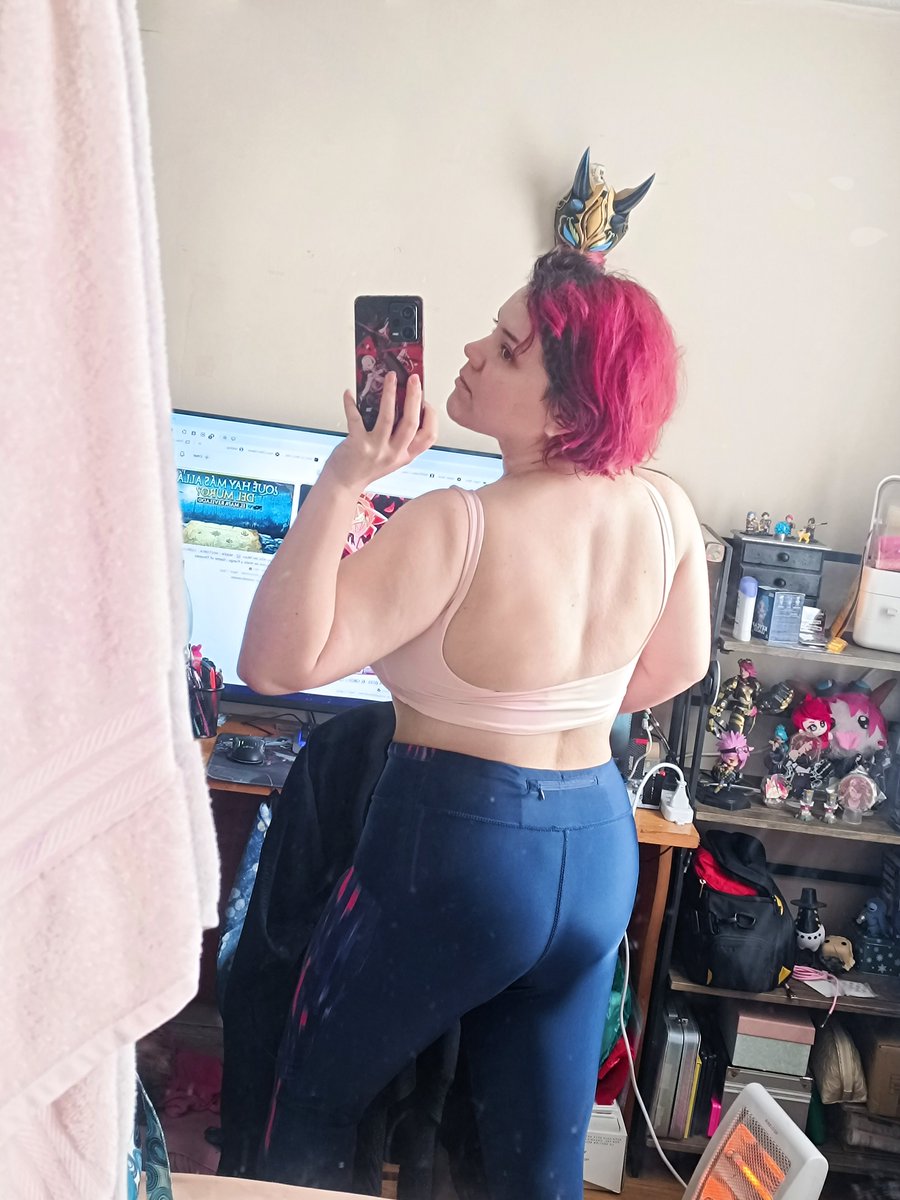 AlecVolkov's tweet photo. Training day and next to me, Vi's altar... soon to be Caitvi's

Caitlyn merch its very scarce 🥹

#caitvi #cosplay https://t.co/OHTvsslGy4