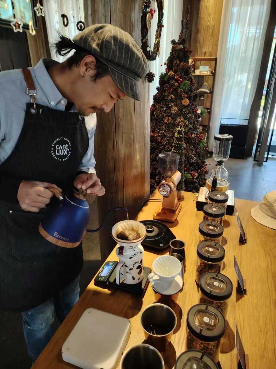 TProt5's tweet photo. Tried a zero-waste coffee filter made from bamboo fibers today at my favorite local café—no more paper waste, same smooth brew! Such a small swap with a huge feel-good vibe. https://t.co/KFmhqt00tE