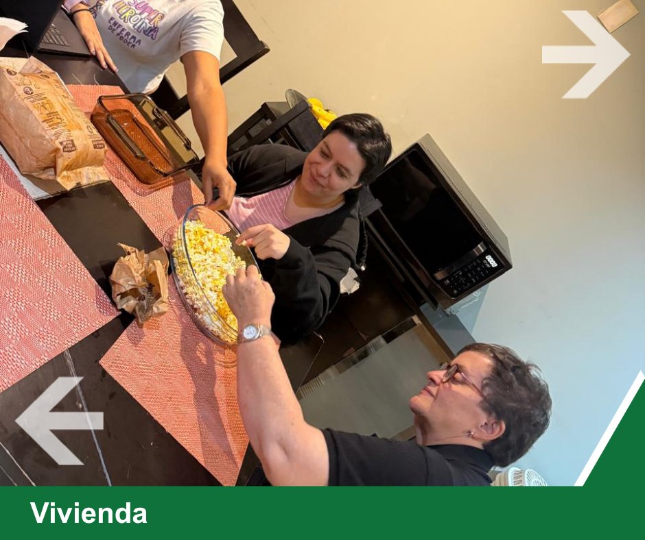 incluyeme_org's tweet photo. Una tarde de cine y juegos de mesa también es una oportunidad para aprender. 🍿🎬 En el Servicio de Vivienda, nuestras usuarias prepararon palomitas, practicaron el uso seguro del microondas y fortalecieron habilidades para la vida independiente. 💚 #Inclusión https://t.co/IECSxYHVYV