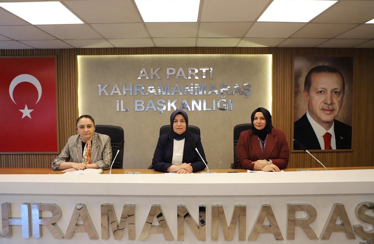 akkdndulkdroglu's tweet photo. 📍AK PARTİ KAHRAMANMARAŞ İL BAŞKANLIĞI 

Toplantımızda teşkilat çalışmalarımızı kapsamlı şekilde değerlendirerek fikir alışverişinde bulunduk, eğitim programımızı tamamladık ve önümüzdeki döneme ilişkin yol haritamızı istişare ettik. Birlik ve beraberlik ruhuyla çalışıyoruz🇹🇷 https://t.co/leO6xkklaN