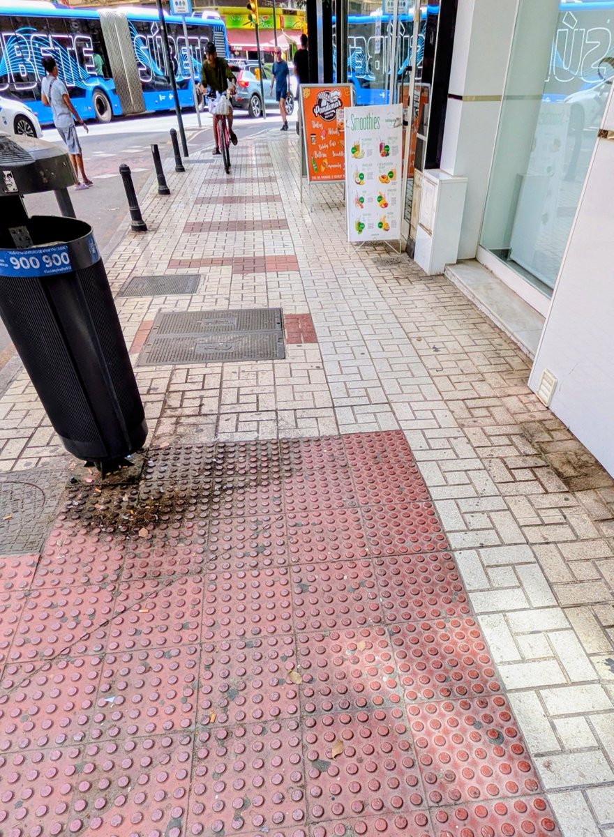 esmimalaga's tweet photo. Seguimos en calle Arango #malaga  
@malaga
@PSOEaytoMalaga 
@malagahoy_es 
@opiniondemalaga https://t.co/L9kya6Anyg