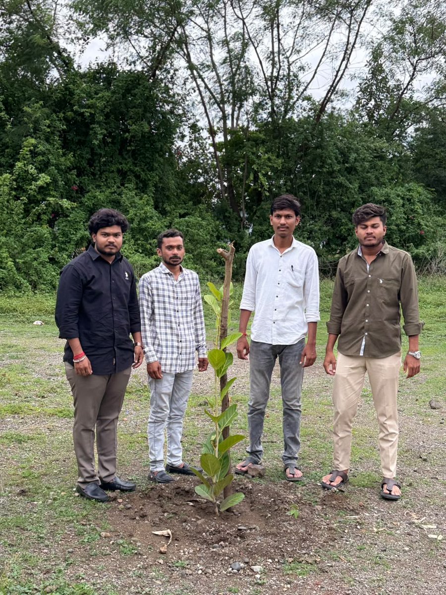 NaikAB0707's tweet photo. झाड लावा आणि जीवन फुलवा.
देववृक्ष लागवडीत सहभागी व्हा.
निसर्गाशी नाते अधिक दृढ करा.
आपल्या पुढील पिढ्यांसाठी ही अमूल्य भेट आहे.
आजच एक पाऊल उचला.@ANULOMMH
@AnulomIchche @Dev_Fadnavis
#HBD_Devabhau
#Dev_Vruksha
#देववृक्ष_अभियान https://t.co/aPJBJfMxQs