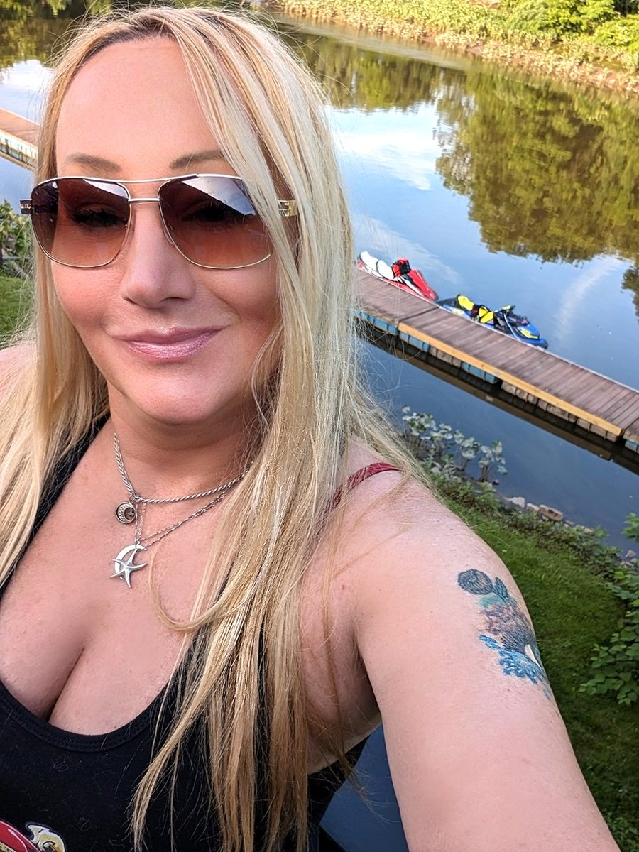 LunaSeaGirl333's tweet photo. I need 11 new followers with excellent taste!
Benefits include nonsense, occasional wisdom, hot takes and hot selfies!
Prolonged exposure may cause flirting, laughing, and questionable loyalty. REPOST please 😁 https://t.co/I0nKpr11Eu