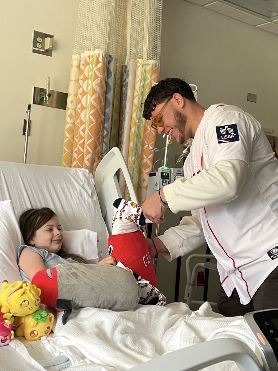umassmemorial's tweet photo. The @WooSox  made a special trip to UMass Memorial Children's Medical Center on Wednesday morning. Pitcher Sam McWilliams and catcher Juan Montero swung by to say hi to some of our friends at the CMC before their doubleheader at Polar Park. https://t.co/xG8LIw8cQE