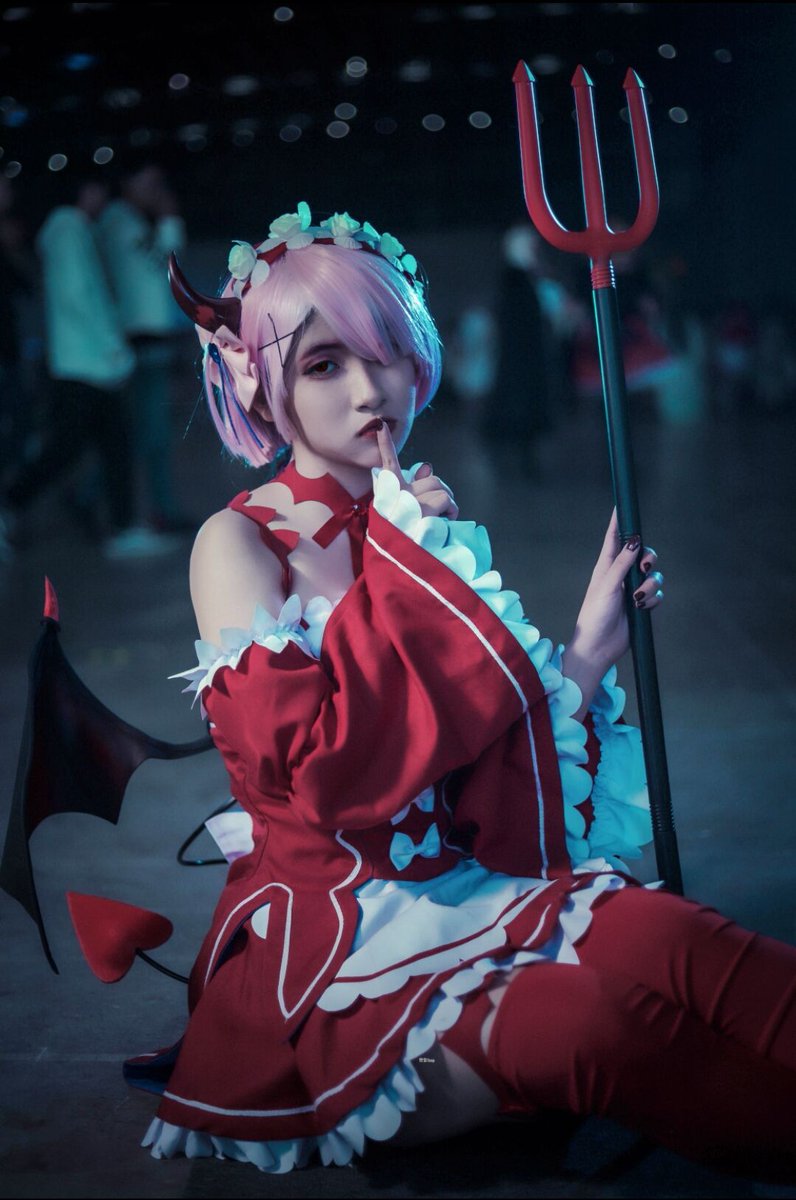 eekkdlma's tweet photo. Just had the BEST time at the local comic con! Met so many amazing cosplayers, got my favorite manga signed, and took way too many selfies with awesome fans. Can’t wait for next year! https://t.co/pysua2CYHi