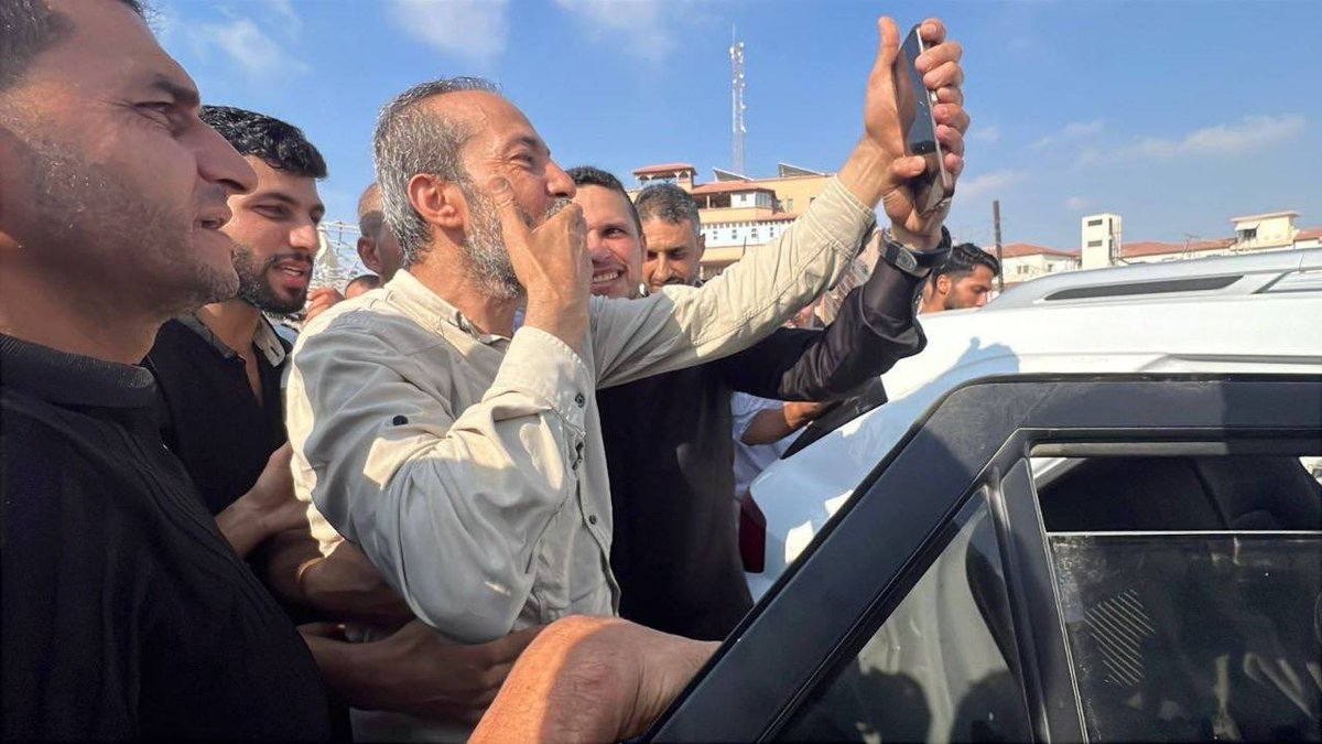 DmodosCutter's tweet photo. Israeli occupation releases 35 Palestinians back to the Gaza Strip after months of torture and starvation in Israeli detention camps. 

They were all transported to Naser medical complex for examination and treatment, as they were all in poor condition due to inhumane treatment they endured  in Israeli detention camps.