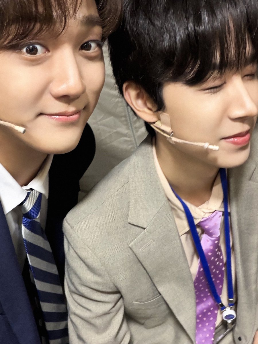 joochstar's tweet photo. Today is the last day for Donghyun and Joochan to perform Get off work at 6PM musical together....... 

Time flies...... Why..... ㅠㅠㅠㅠㅠㅠ https://t.co/10VPugkrlu