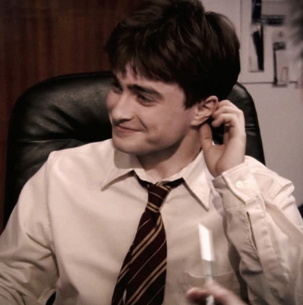 incorrecthpdm's tweet photo. #hpdm #drarry 

“we have                                  “Draco, we're
dating rumors”                         dating” https://t.co/2Cg6RlZ8JF