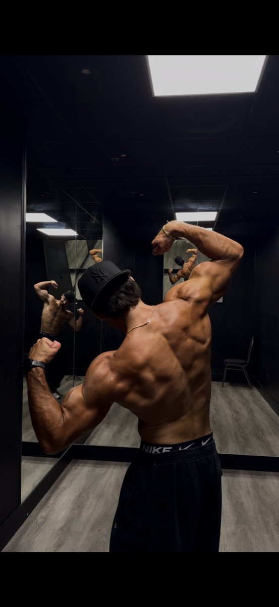 logancopps's tweet photo. Back day today 💪🏼 https://t.co/JotEMc0VKB