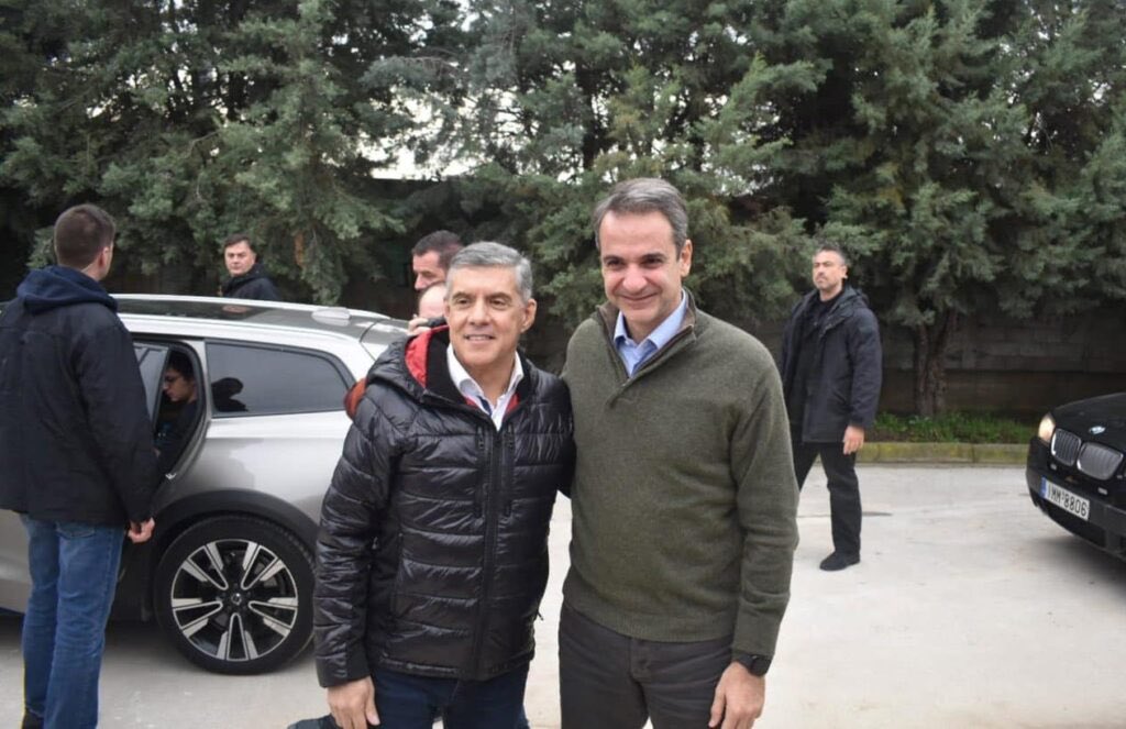 FragileAlex's tweet photo. Άνοιξαν οι πύλες του Ειδικού Δικαστηρίου! Ένας ένας, μη στριμώχνεστε παρακαλώ… https://t.co/o9qfzXaS8a