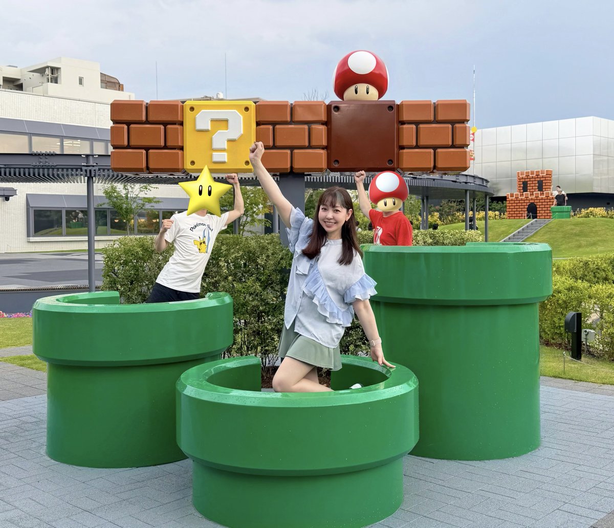 uryan's tweet photo. 念願の！！
ニンテンドーミュージアム！！
抽選当たって初めて行ってまいりましたー！

楽しすぎた！！！
体験エリアではお友達とみんなでデカコントローラーでゼルダやったり、時雨殿で百人一首やったり、花札で遊んだり、オリジナルの花札つくったり！(好きな月選べるの、鶯可愛いから2月にした！)

ハンバーガーは好きなパンと具材とソースを自由に組み合わせられて、それ自体がもう遊び！そして美味しかったー！

ミュージアムは内容充実すぎて何時間でも居られそう
自分の出てるゲーム並んでると嬉しいね😆

3DSの通信で宮本さんとかのスペシャルMiiとすれ違えると聞いたので持っていったらほんとに他の人ともたくさんすれ違ってた…！

いろんなところにポケモン隠れてたりカフェにプレゼント風船🎈飛んでたり、隅々まで作り込まれてて、
楽しすぎたのでぜったいまた行きたいー🥰

#ニンテンドーミュージアム