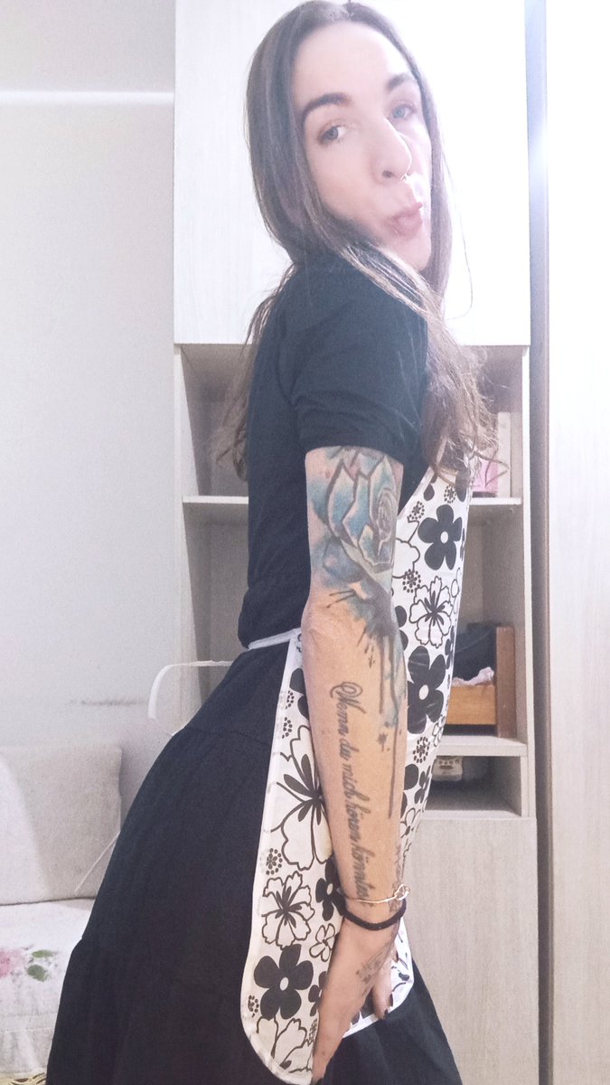 Aniya_Salles's tweet photo. Avental fofo combinando com o vestido 🩷
.
.
#donadecasa #submissa #domestica #tradwife #mulhertradicional #trans #mulhertrans #conservadora #tgirl #transex #transgirl #stepfordwife #tradwifefashion #avental #sissy https://t.co/I4KNYmDhoT