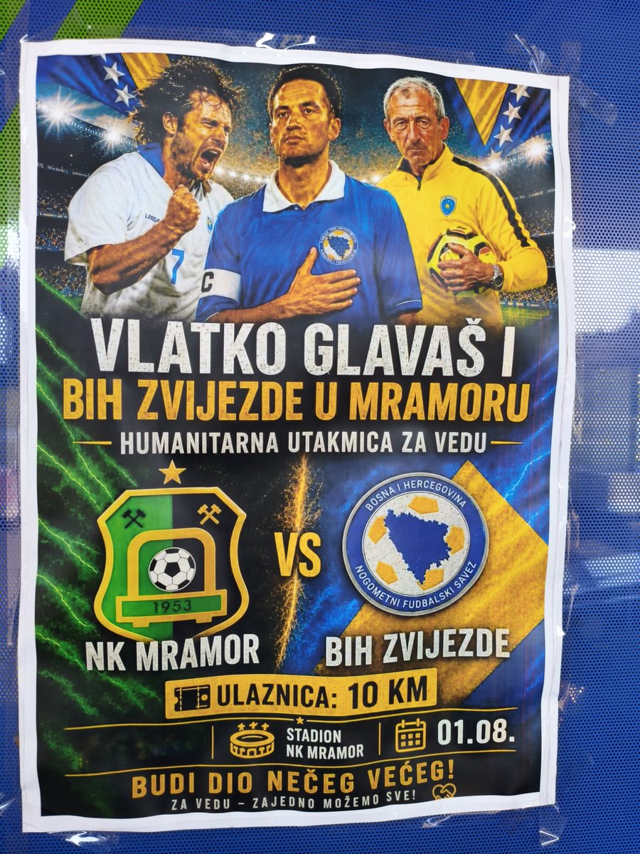 SolzenjicinH's tweet photo. U subotu 1. avgusta 2026. godine, na stadionu Mramor u Mramoru, bit će odigrana humanitarna nogometna utakmica izmedju NK Mramora, sa jedne strane, a sa druge strane će biti tim BH zvijezda.
Utakmica se igra za mog Vedu.
Dogovorili smo tu utakmicu još dok smo bili u Istanbulu.
U medjuvremenu i mi smo se vratili nazad kući, pa će Vedo ipak moći da povede loptu sa pola centra.
Veoma sam zahvalan nogometnom klubu Mramor i ljudima koji ga vode i koji igraju za njega.
U naša skorašnja teška vremena u Istanbulu, sjetili su se organizovati jedan ovakav meč i stati iza nas u našoj borbi.
To je velika čast za mene i moju obitelj.
Za sada ne znam sa sigurnošću ko će stojati na drugoj strani u timu BH zvijezda.
Iz nekih izvora sam saznao da će doći Vlatko Glavaš ,Elvir Bolic , Mehmed Baždarević....
Ali nisam sasvim siguran u to, pa ne mogu nešto više reći o tome.
Uglavnom, bio sam i zaboravio na ovaj meč sve dok neko jutro nisam pošao na posao i svratio na benzinsku pumpu i tu vidio plakat za najavu meča.
A znate...u cijeloj ovoj našoj dvoipogodišnjoj borbi nemali broj puta sam zamišljao taj dan kada će moj Vedo izaći zdrav na stadion Mramora i šutirati loptu i....
Taj dan će se ipak ostvariti.
I niko nije sretniji od mene.
Hvala svima koji su se odazvali ovom pozivu.
Hvala svima koji će u subotu prisustvovati ovom meču.
Hvala divnim prvotimcima NK Mramor i čelnim ljudima kluba koji su se sjetili moga Vede.
Hvala im na organizaciji svega ovoga.
I hvala svim bh. zvijezdama koje 1. avgusta odluče doći u Mramor.
Divni ste.