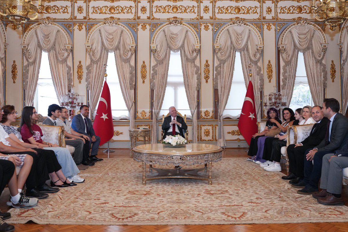istanbulilmem's tweet photo. Valimiz Sayın Davut Gül ve İl Millî Eğitim Müdürümüz Murat Mücahit Yentür, 2026 Yükseköğretim Kurumları Sınavı (YKS) İstanbul birincileri;

​🥇 Şerif Efe Dartar (Kabataş Erkek Lisesi - TYT ve AYT Birincisi)
🥇 Tuğsem Bahar (Kabataş Erkek Lisesi - AYT Birincisi)
🥇 Eylül Uyar (Kabataş Erkek Lisesi - YDT Birincisi)
🥇 Enes Salahaddin Coşkun (Kartal Anadolu İmam Hatip Lisesi - AYT Birincisi)
🥇 Ammar Moataz Mohamed İbrahim Mahmoud (Kartal Anadolu İmam Hatip Lisesi - YDT Birincisi)
🥇 Doğa Erdemir (Kadıköy Anadolu Lisesi - TYT ve YDT Birincisi) öğrencilerimiz ve aileleri ile Valiliğimizde bir araya geldi.

​📍 İstanbul Valiliği

@tcmeb @Yusuf__Tekin @TC_istanbul @gul_davut @MucahitYentur