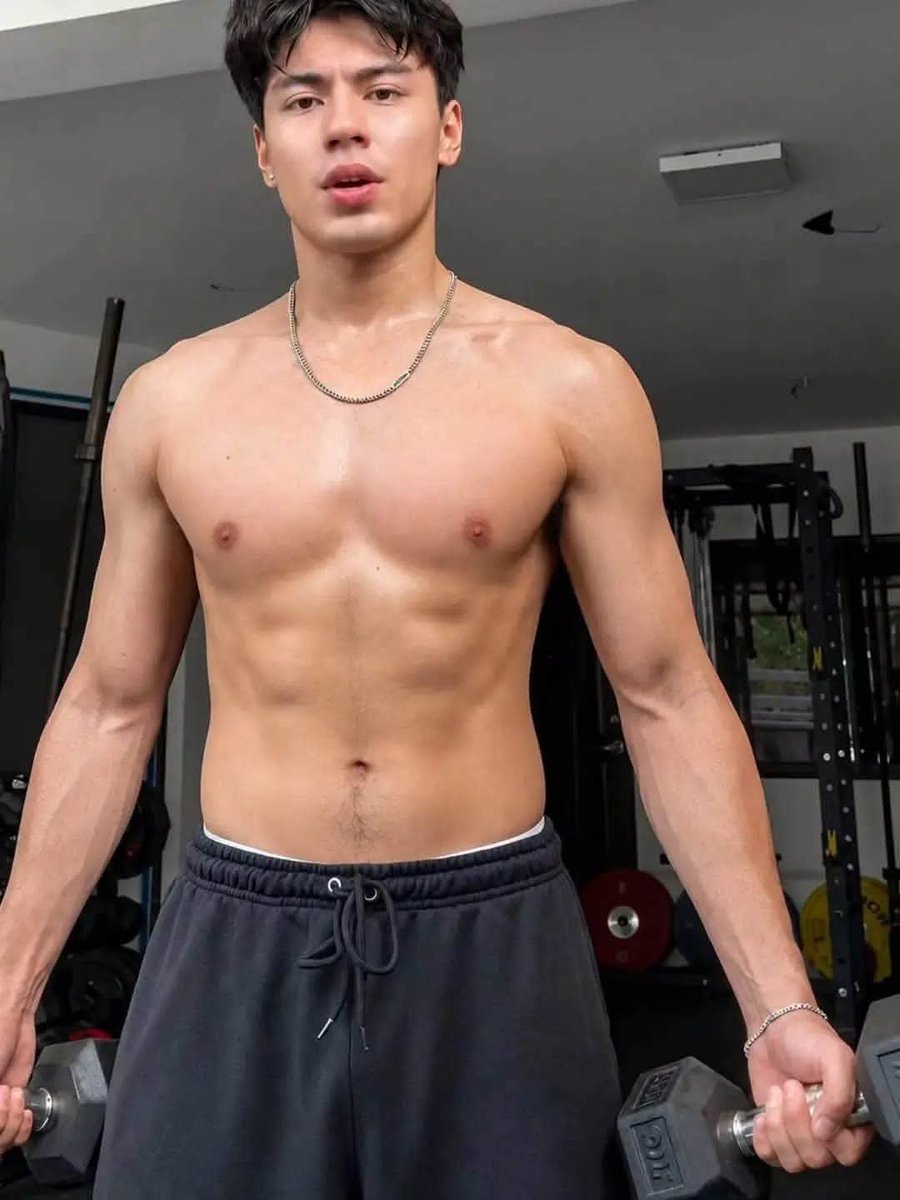mstrclyde9's tweet photo. Sarap ng workout ni Dylan. https://t.co/ulYbEibuMy