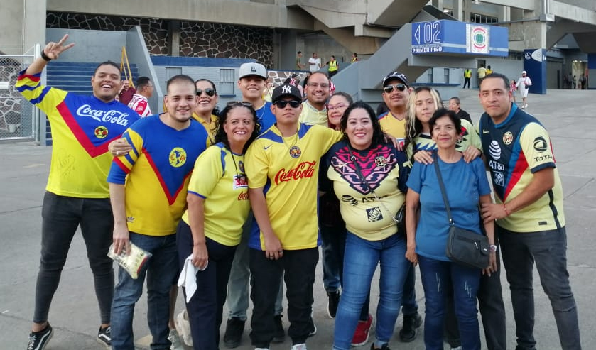 elias_eit's tweet photo. @ClubAmerica @calientesports El amor no se explica, se vive en el pecho desde niño, nada como ver al equipo en la cancha, el retumbar del estadio y el grito de gol que te acelera el corazón. Quiero estar ahí este #AP26 por la historia, los colores y el orgullo de ser azulcrema 🦅💛💙 #MásAcciónMásDiversión🔥 https://t.co/7ffM8BLJsw