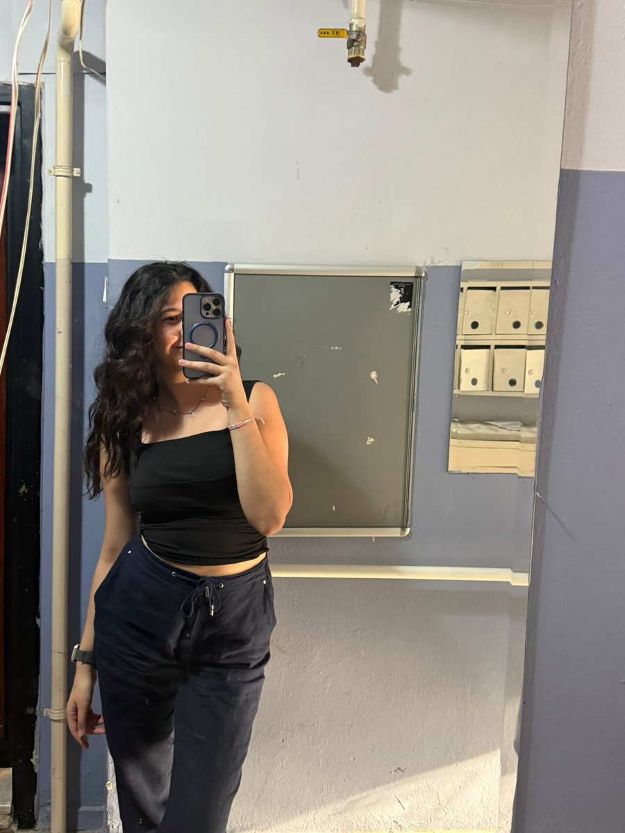 Busegullpala's tweet photo. Bu ayna 🤪 https://t.co/rN4jUSwSnC