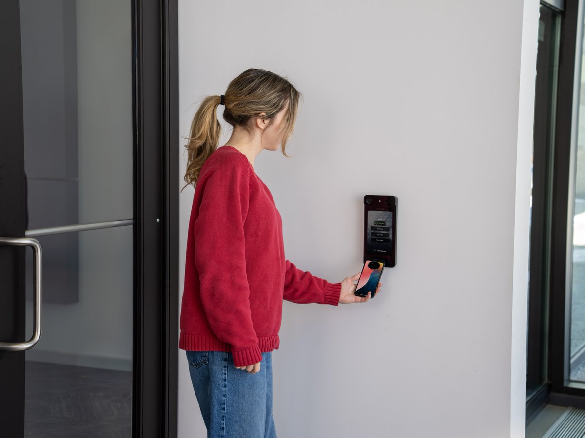 Avigilon's tweet photo. @MotoSolutions Intercom Touch is now shipping.

One device. Smart video intercom, door reader, access controller and video analytics. No backend hardware needed.

Tap. Wave. PIN. Mobile. Your front door is ready to be revolutionized. 🚪

Learn more:  https://t.co/kl2ia9j20J https://t.co/cM08F2GcM1