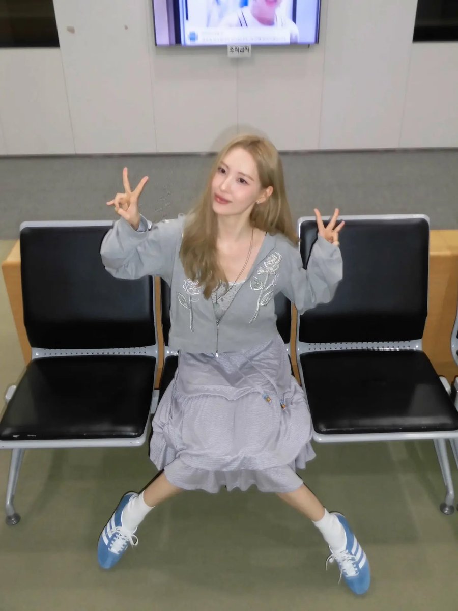 leesunmibra's tweet photo. [#MIMISTAGRAM] Atualização da Sunmi em seu Instagram

“No programa de rádio da MBC da unnie Eana⭐️📻”

“Havia muitas nuvens escuras no caminho 🌫🌧”  

“Ninguém está aqui!!!!” https://t.co/xdRnPRKUhB