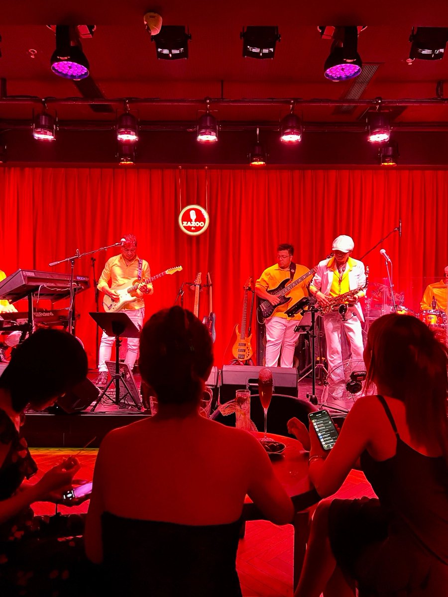 giftathitaya's tweet photo. Just watched the indie band's live show at the small downtown venue—raw vocals, tight guitar riffs, and the crowd singing along like we were all old friends. Total vibe overload! https://t.co/5gRPH5Me0y